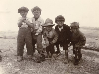 Maori-jongens, Whakarewarewa, ca. 1910 door Ralph Seldon